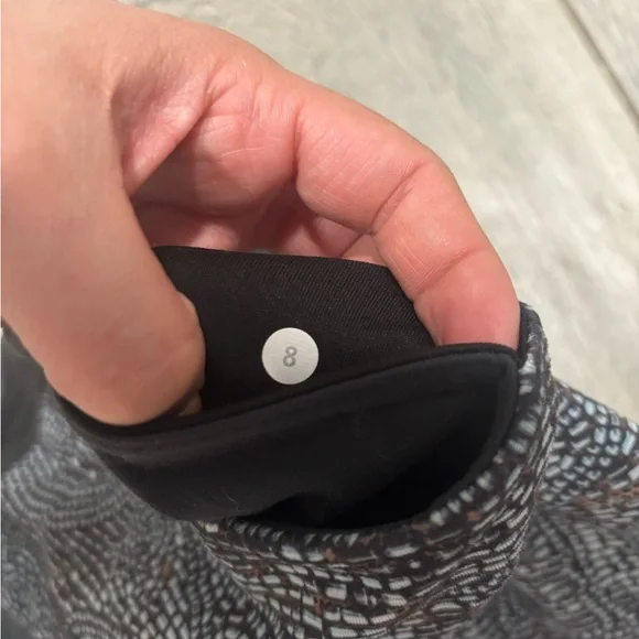 LULULEMON SPECIAL EDITION 3D MOSAIC PRINT WUNDER UNDER Size 8 - Picture 4 of 4